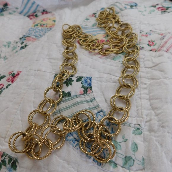 Betsey Johnson gold tone necklace - Picture 2 of 4